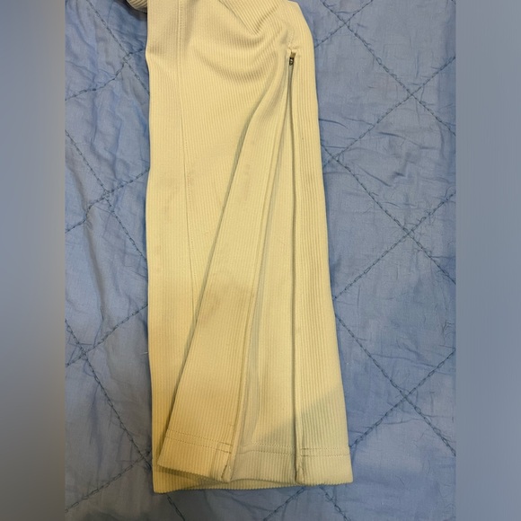 (0)Lululemon flare leggings - Picture 5 of 7